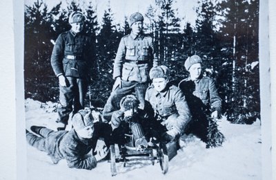 Õppelaagris 1944. aastal. Ees vasakult: Evald Salumäe, Juhan Jahimäe, Evald Vainu. Taga: Martin Teppe, Raul Kuutma