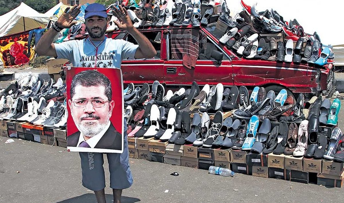 Kairo kingamüüja on ühendanud äri ja toetusavalduse endisele presidendile Mohamed Morsile.