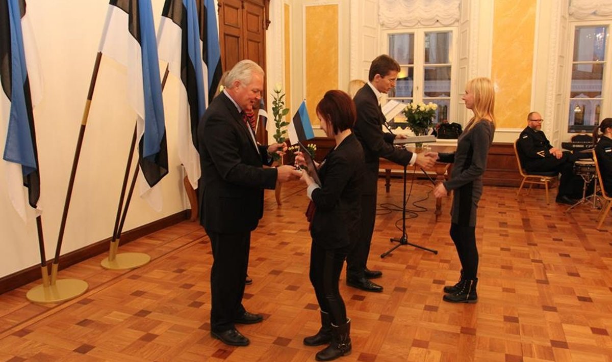    Värsked Eesti kodanikud võtsid vastu kodakondsustunnistused   