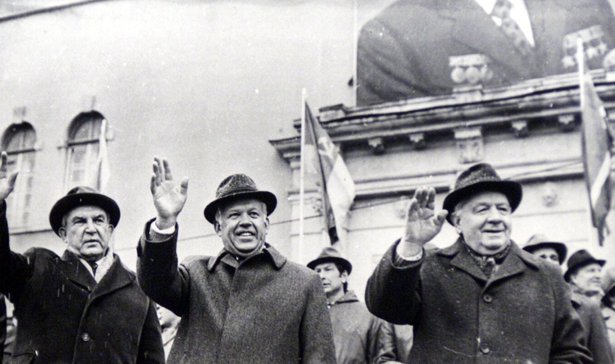 Nõukogude Eesti juht Karl Vaino (keskel)