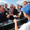 ВИДЕО | Случайное совпадение? Путин купил на МАКСе мороженое у той же продавщицы, что и два года назад