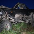 ФОТО | Пьяный водитель на внедорожнике вылетел с трассы. Шесть из семи человек получили травмы