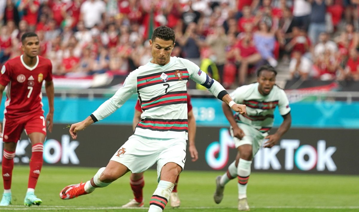 Ronaldost sai vanim mängija, kes EM finaalturniiril 2 väravat on löönud.
