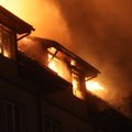 ФОТО И ВИДЕО | В Маарду открытым пламенем горел социальный дом. В больницу доставлены 6 человек