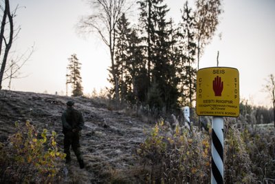 Kollasel taustal hoiatussildid annavad märku, et oled jõudnud piirialale.