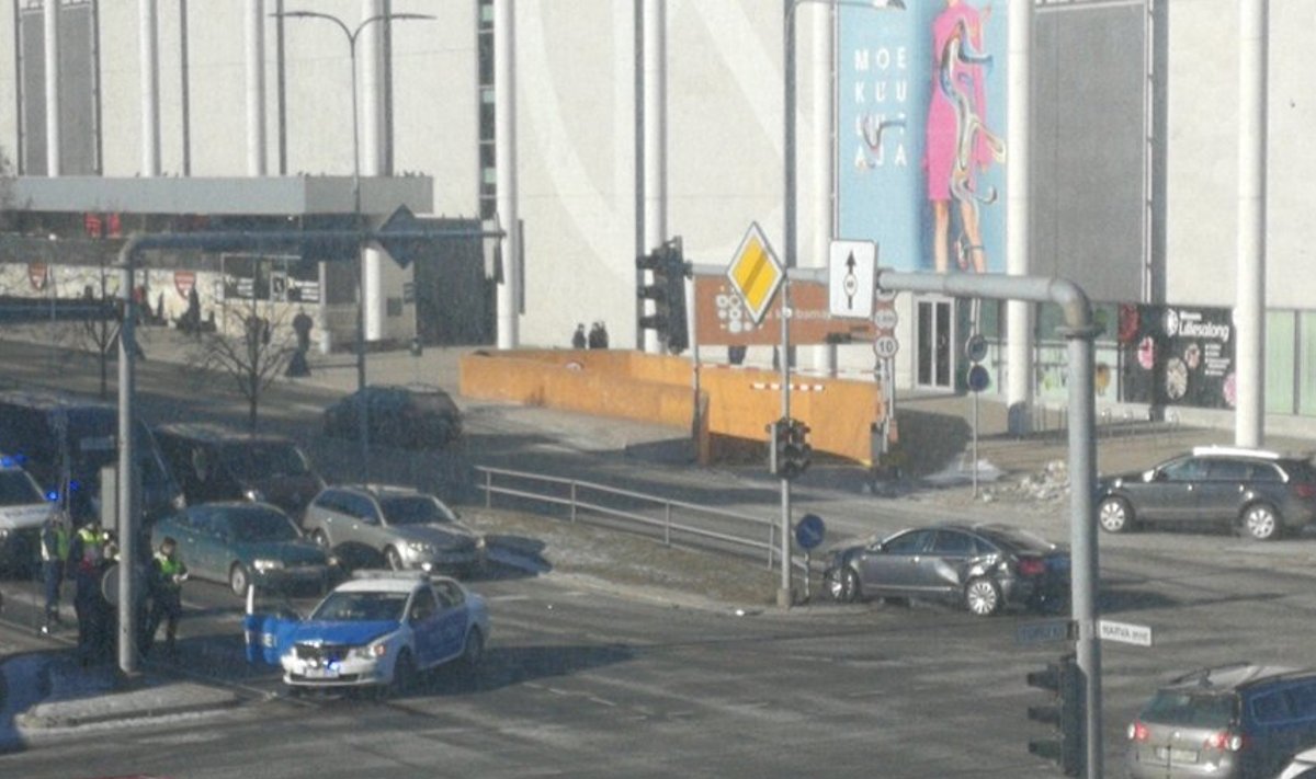 Politseiauto kokkupõrge Tartu kesklinnas