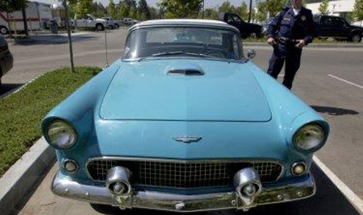 Varastatud Ford Thunderbird, mis 31 aastat pärast ärandamist üles leiti.
