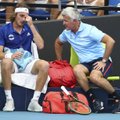 VIDEO | Enesevalitsemise kaotanud tennisetäht vigastas reketiga oma treenerit