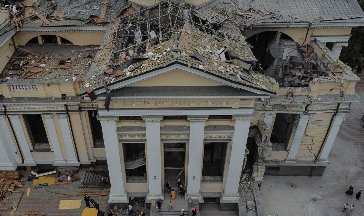 RAKETILÖÖGI JÄREL: Odessa katedraali tabas täna venelaste rakett.