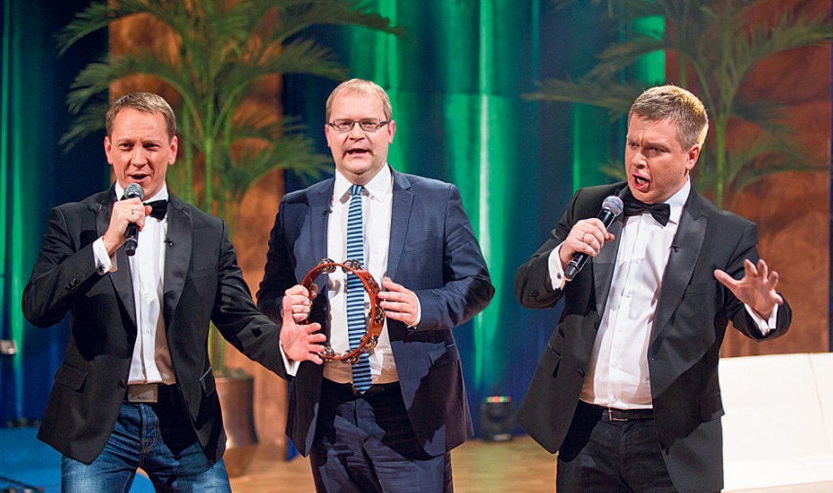 Teet Margna ja Kristjan Jõekalda (paremal) esimese saate üks külalisi on välisminister        Urmas Paet, kes võtab kaamera ees isegi laulu üles.