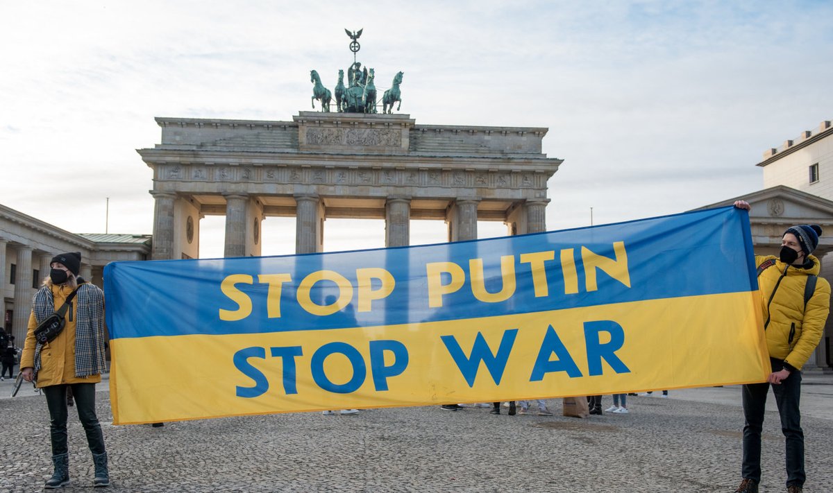 PEATAGE PUTIN! Venemaa agressiooni vastu protestijad Brandenburgi värava juures.