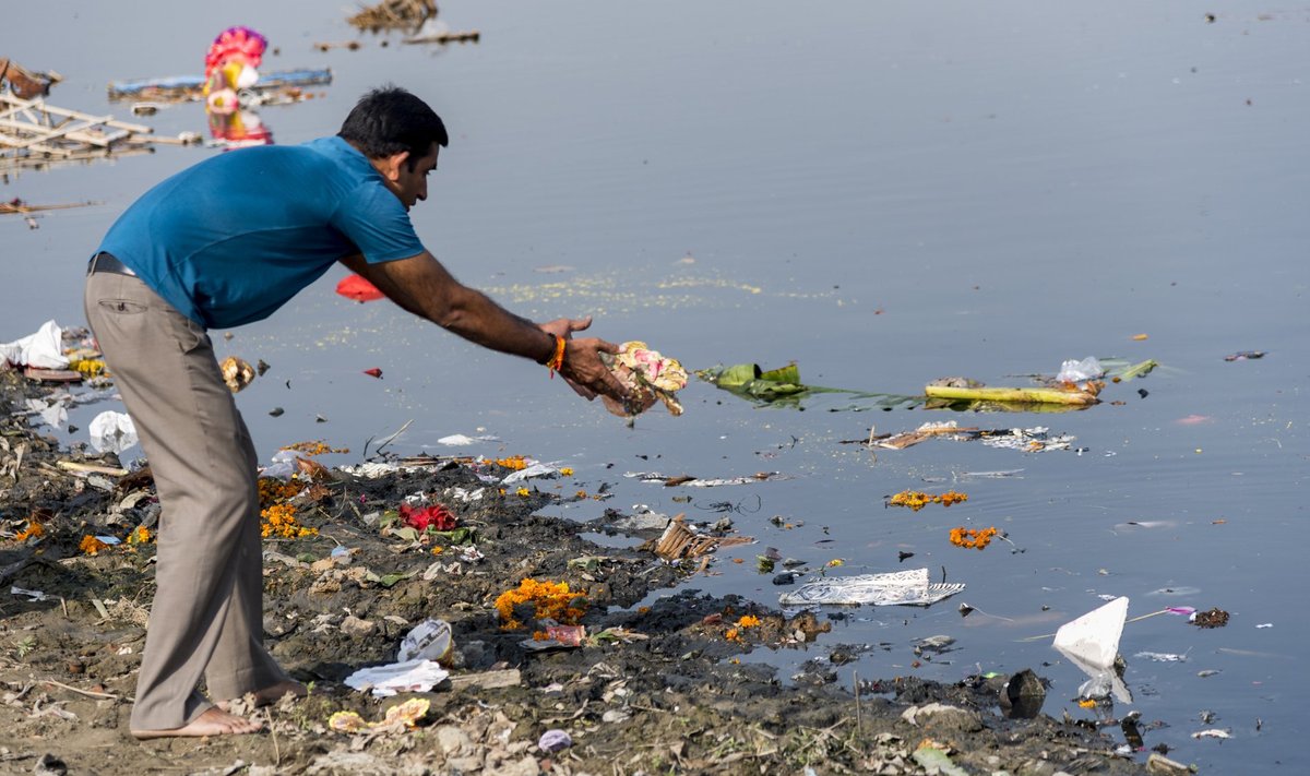 "Ma ei tea, kuidas on läbi paljude riikide voolava Doonau vee puhtusega, kuid ehk on Doonau Euroopas midagi taolist mis Ganges Indias? Mõlemad viivad merre tohutul hulgal muda ja küllap ka kõiksugu saastet."
