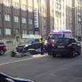 ФОТО: На улице Пронкси столкнулись мотоцикл и легковушка
