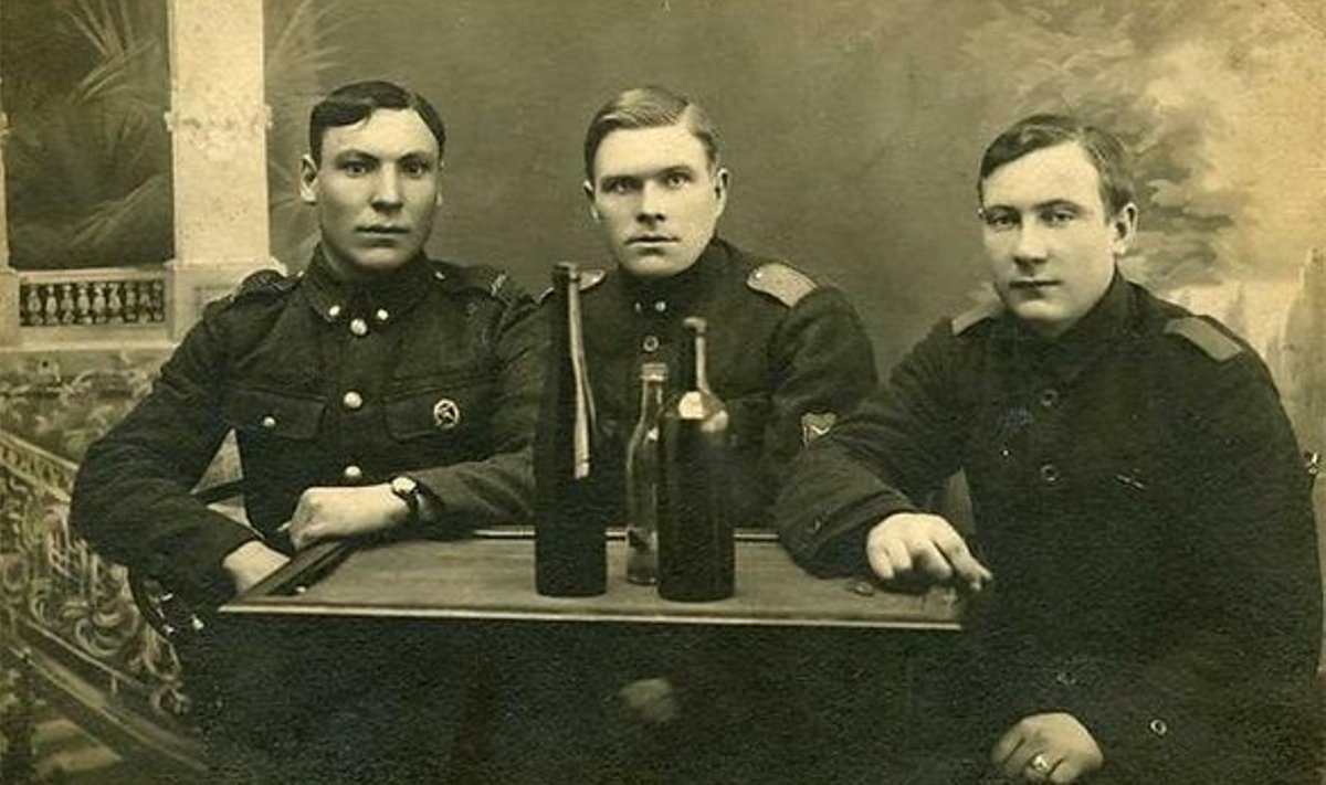 Muhumaa mehed Vabadussõjas: Härrad Magus, Lõbus ja Oidekivi (paremal).