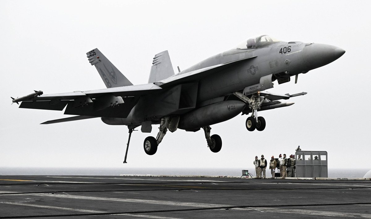 Lennuk F/A 18 Super Hornet stardib lennukikandja Harry Trumanilt, 26. oktoober