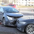 ФОТО: В Ласнамяэ беременная женщина на BMW выехала на встречную: двое пострадавших