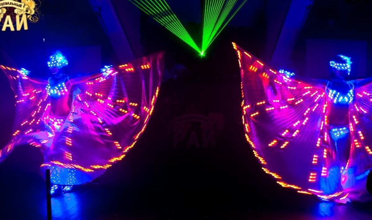 TANTSUPARADIIS-is sai näha erilist valgusmängu showd Valgevenest (teater ETERE), mille  raames pidas ka oma sünnipäeva ürituse üks peakorraldaja Gert Laasme! Õhtu peavõrgutajad olid DJ Deniss KarabljOFF ja DJ Sonic.