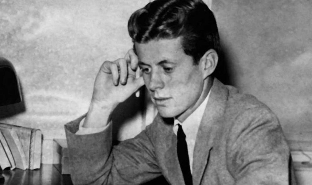 Noor JFK: Tulevane president kolmekümnendate lõpul, mil ta tegi ringsõidu mööda Euroopat.