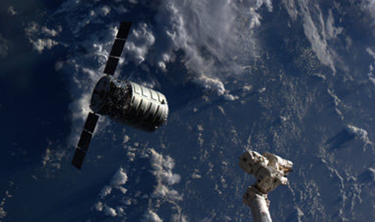 Cygnus vahetult enne jaamaga ühendamist. NASA