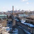 ФОТО: Территория бывшего машиностроительного завода в Копли утопает в мусоре