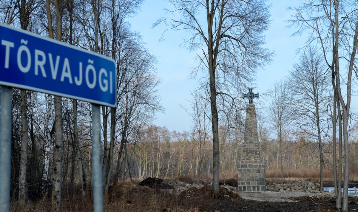 Narva-Jõesuu–Narva teel asuv sammas on üks viimaseid Vabadussõja seni taastamata mälestusmärke. 