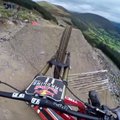 VIDEO: Maailma pööraseim downhill rada