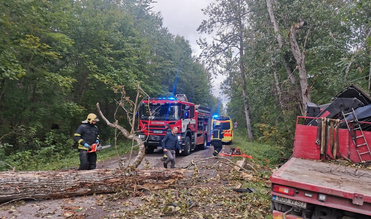 Tormituule põhjustatud veokiõnnetus Läänemaal.
