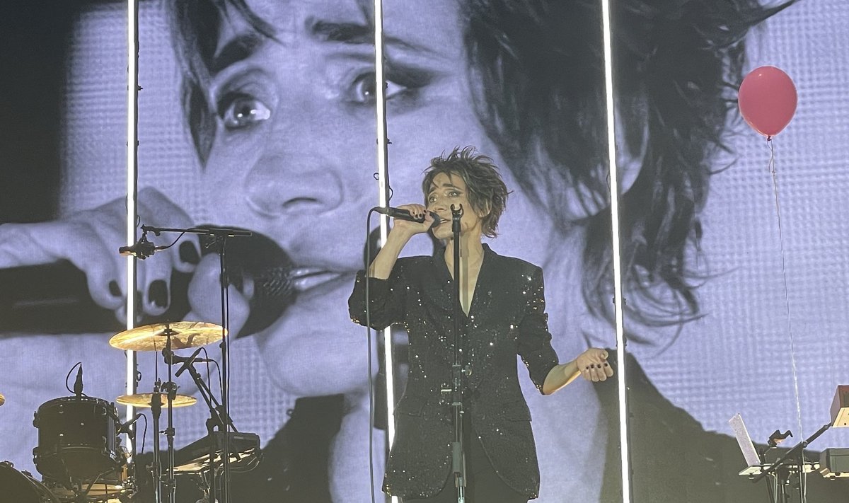 Zemfira kontsertidel on jäänud märksa vähemaks südantlõhestavat hinge välja karjumist, asemele on tulnud vaoshoitumaid, tumedamaid lugusid.