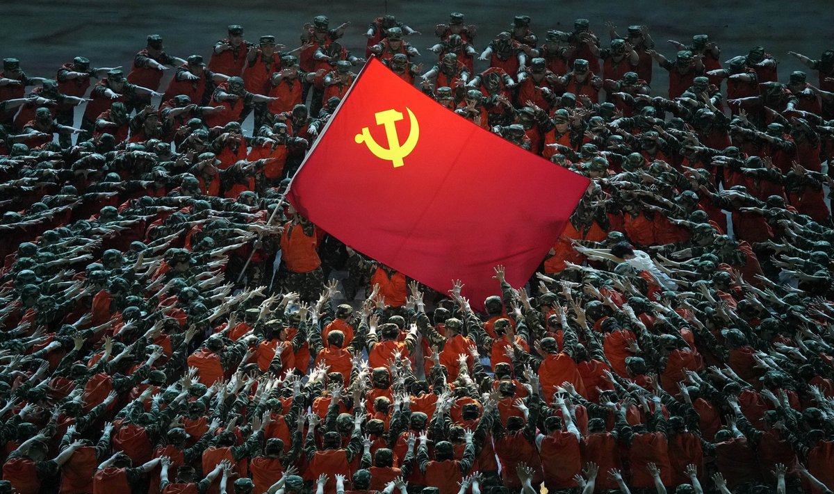 JUUBEL SIRBI JA VASARAGA: 28. juunil 2021 tähistas Hiina Kommunistlik Partei oma 100. sünniaastapäeva. Hetk selle sündmuse auks korraldatud suurelt galaetenduselt.
