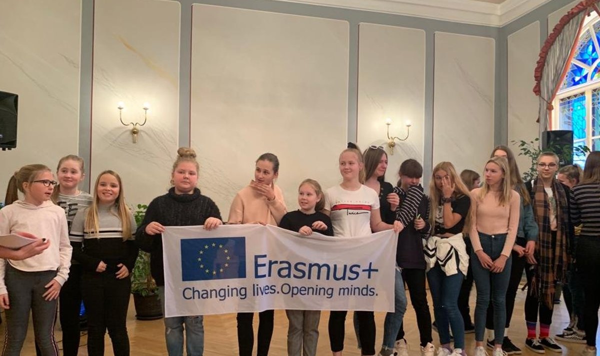 Ühe projektikohtumise lõpetamine Pärnu Kuninga tänava põhikoolis vahvate ja entusiastlike noortega. 