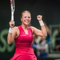 ФОТО: Теннисистка Анетт Контавейт показала свою грудь