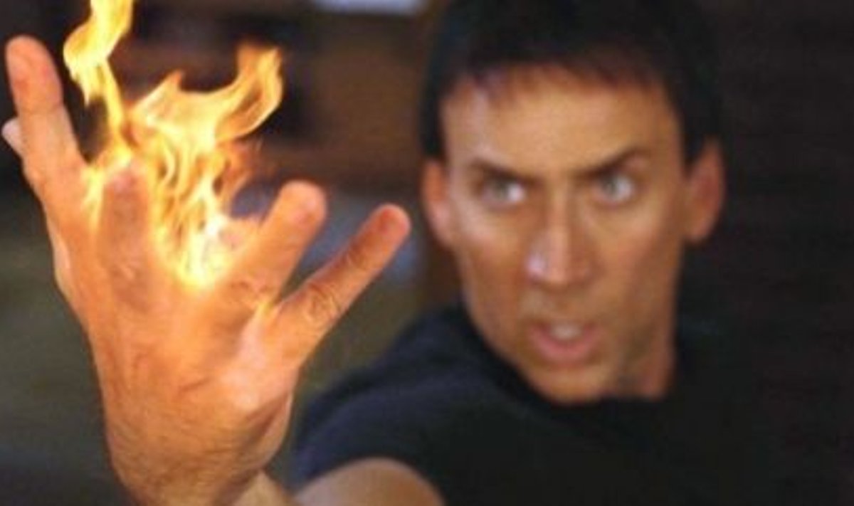 Nicolas Cage'i varandus põleb heleda leegiga. Kaader filmist Ghost Rider