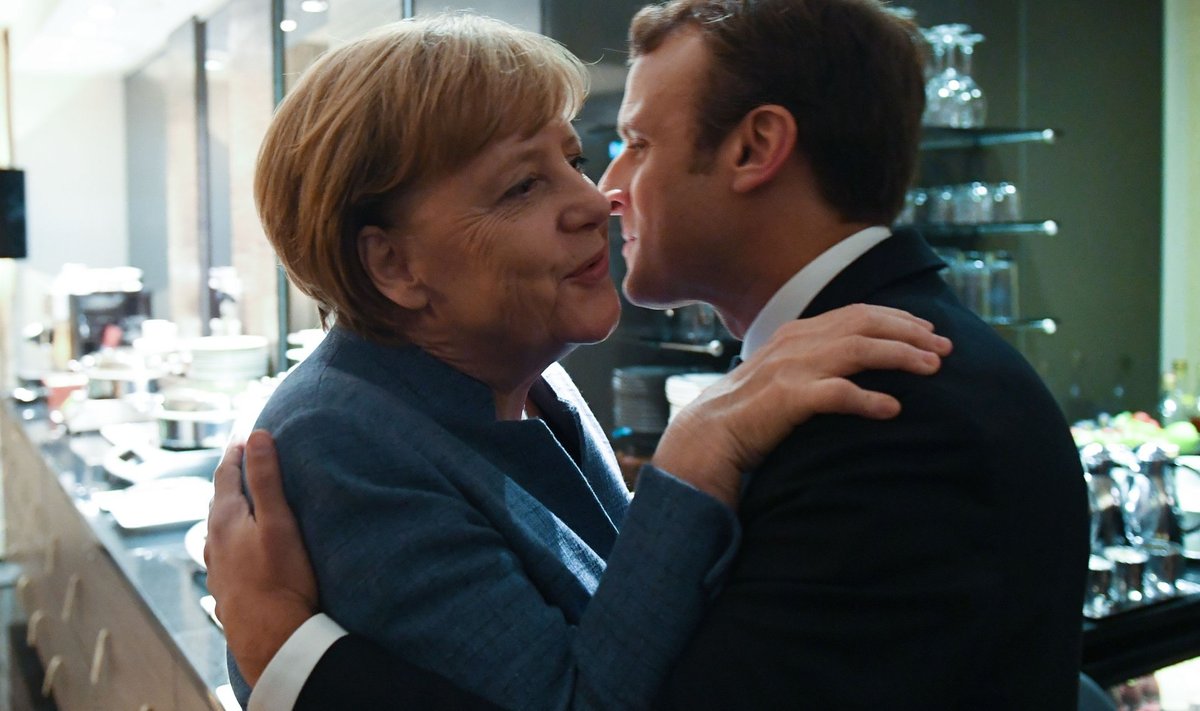 Angela Merkel ja Emmanuel Macron kohtusid eile enne pidulikku õhtusööki ka nelja silma all. Meeleolu näis olevat ülevoolav.