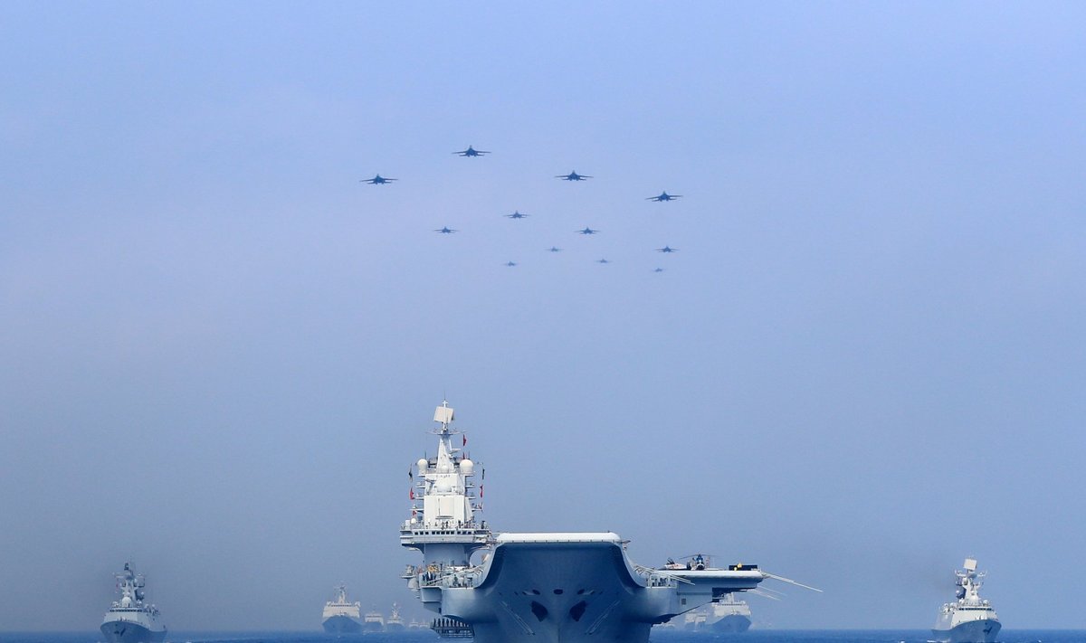 HIINA ARMAADA: Lõuna-Hiina mere valitseja tiitlit taotlev Peking on investeerinud üliriigi nähtavaimasse sõjatehnikasse ehk lennukikandjatesse. 2035. aastaks tahab Hiina omada kuut, praegu on neid varustuses kaks.