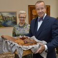 FOTOD: Presidendipaarile kingiti korvitäis leiba