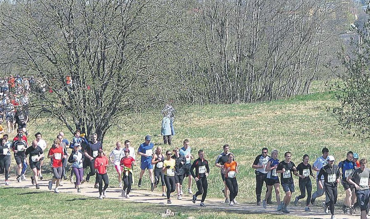 Mullune, 83. ümber Viljandi järve jooks, kus osales üle 3000 sportlase. Foto: linnavalitsuse arhiiv