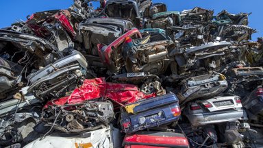 Hirm automaksu ees: inimesed viivad kaks korda rohkem romusid lammutamisele