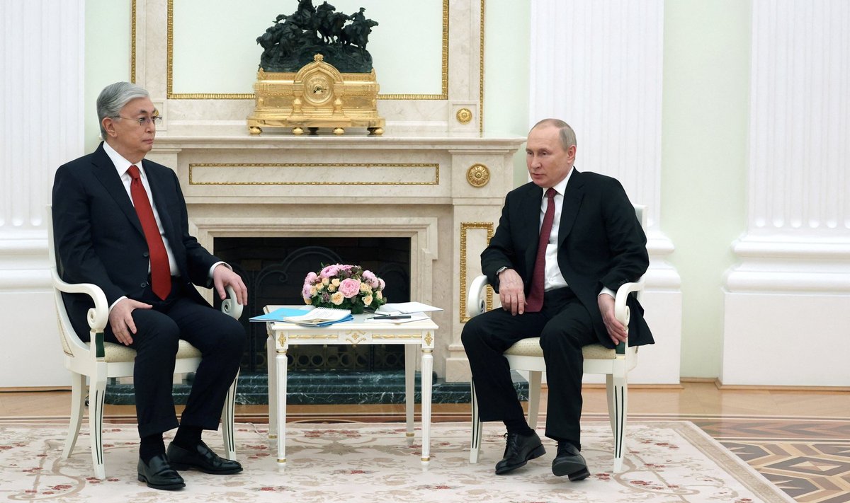 Mai keskel kohtus Tokajev CSTO kohtumise kõrval Putiniga. Kohtumine olevat olnud huvitav ja intensiivne.