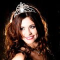 HÄÄLETA! Aita Natalie Korneitsik Miss Universumi poolfinaali upitada