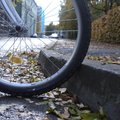 ВИДЕО | ТОП-5 самых проблемных велосипедных дорожек Таллинна. Если там прокатится вице-мэр, их тоже приведут в порядок?