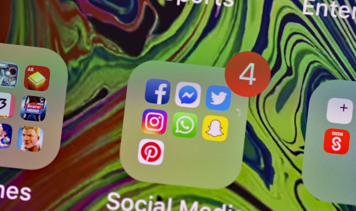Sotsiaalmeedia rakenduste ikoonid telefonis