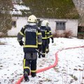 FOTOD | Saaremaal hukkus hooletust suitsetamisest alguse saanud tulekahjus inimene