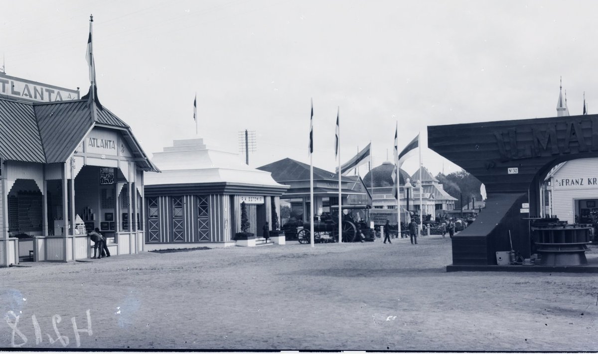 Vaated paviljonidele Eesti tööstuse ja kaubanduse näitusel 1922. aastal.