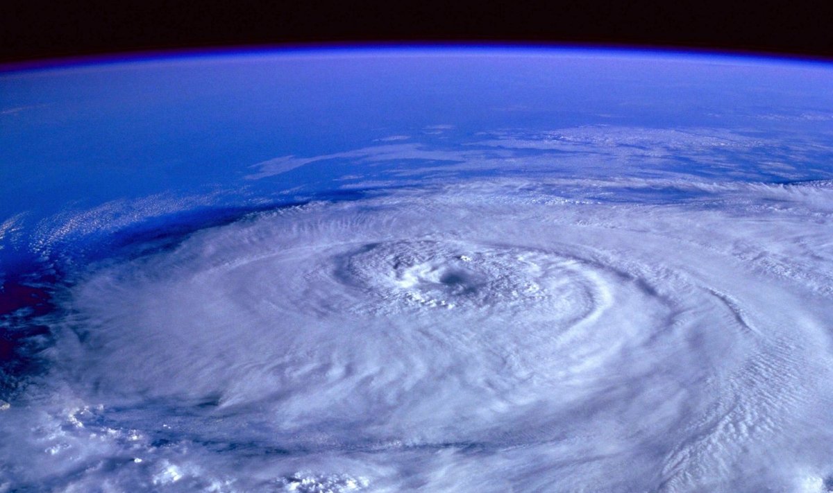 Illustratiivsel eesmärgil: Maal möllav orkaan kosmosest vaadelduna (Foto: Pixabay / David Mark)