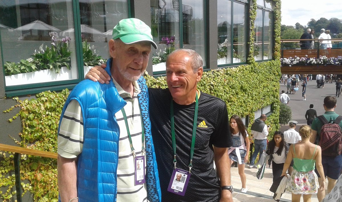 Leiusel leidub praegugi tenniseringkondade ladvikus häid tuttavaid. Venemaa tippmängija Mihhail Južnõi treener Boriss Sobkin oli Wimbledonis oma õpetajat trehvates ütlemata rõõmus.