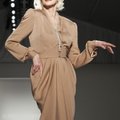 ФОТО | Легендарная супермодель появилась на страницах Vogue в платье эстонского дизайнера