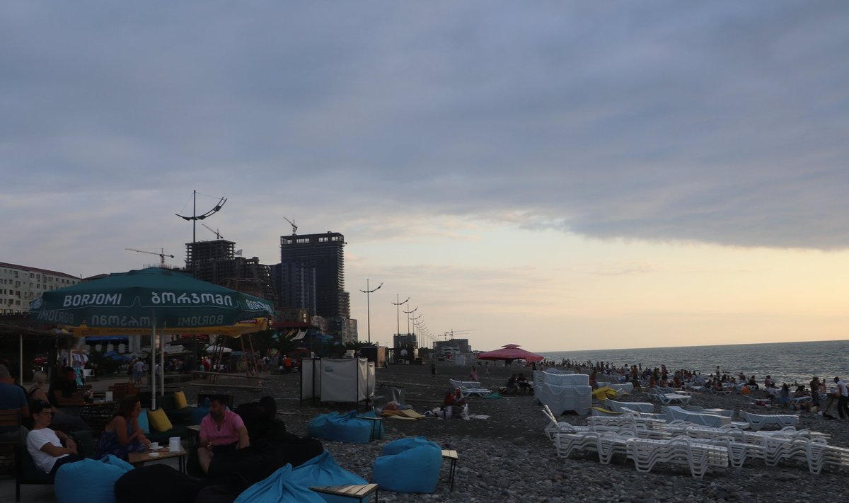 Päikeseloojang Batumi rannas