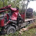 Тяжелое ДТП в Ляэнемаа: дерево упало на кабину грузовика, водителя вертолетом доставили в больницу