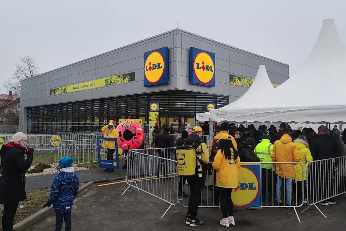 FOTOD ja VIDEO | Lidl avas täna uksed. Külastajate huvi oli juba hommikul suur