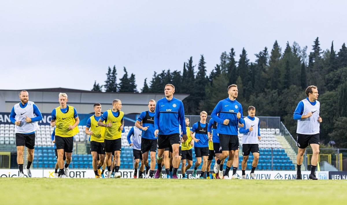Eesti koondis mängupäeva eel San Marinos trenni tegemas.